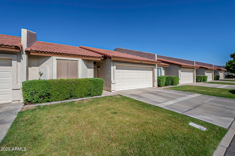 9151 N 68th Dr, Peoria, AZ 85345