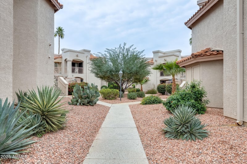 9151 W Greenway Rd #111, Peoria, AZ 85381