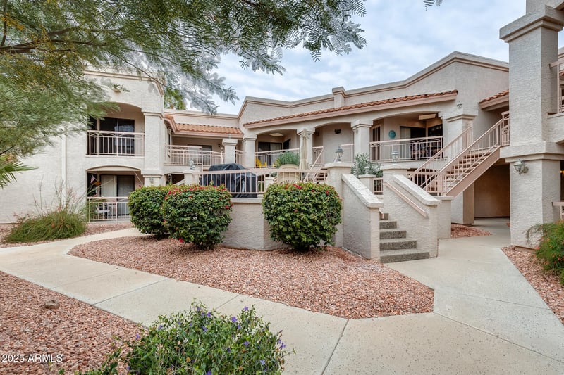 9151 W Greenway Rd #111, Peoria, AZ 85381