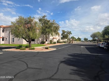 9151 Greenway Rd #182, Peoria, AZ 85381