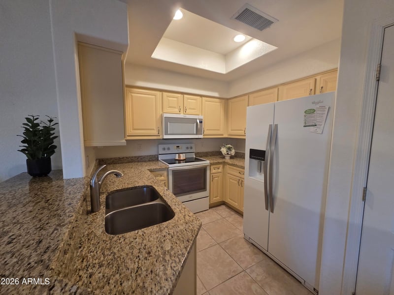 9151 W Greenway Rd #182, Peoria, AZ 85381
