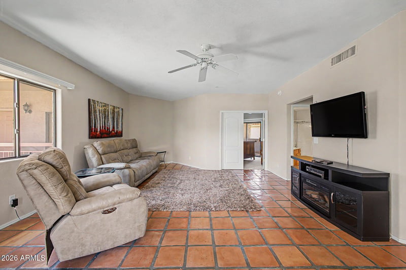 9151 W Greenway Rd #224, Peoria, AZ 85381