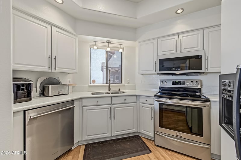 9151 W Greenway Rd #226, Peoria, AZ 85381