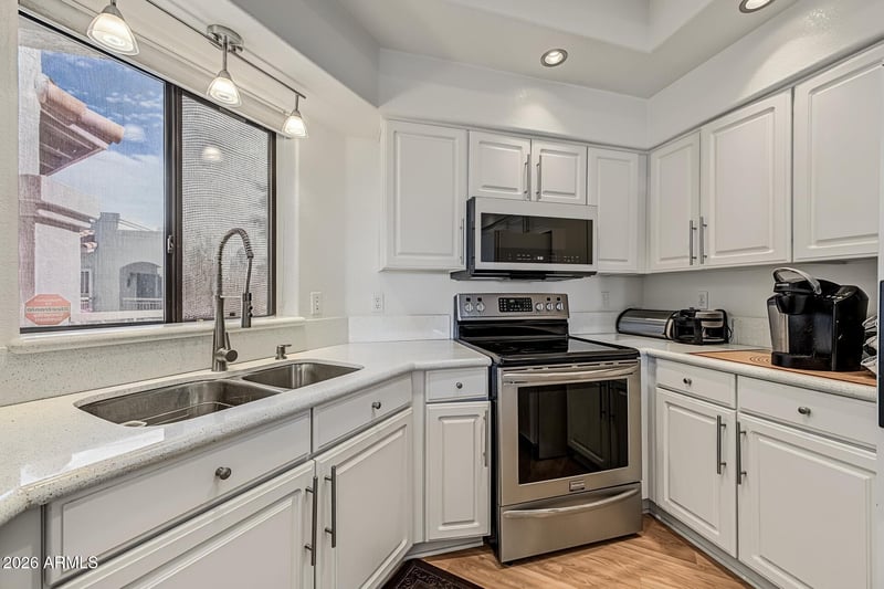 9151 W Greenway Rd #226, Peoria, AZ 85381