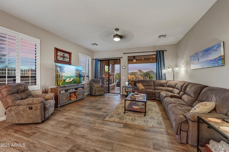 9155 Leonora St, Mesa, AZ 85207