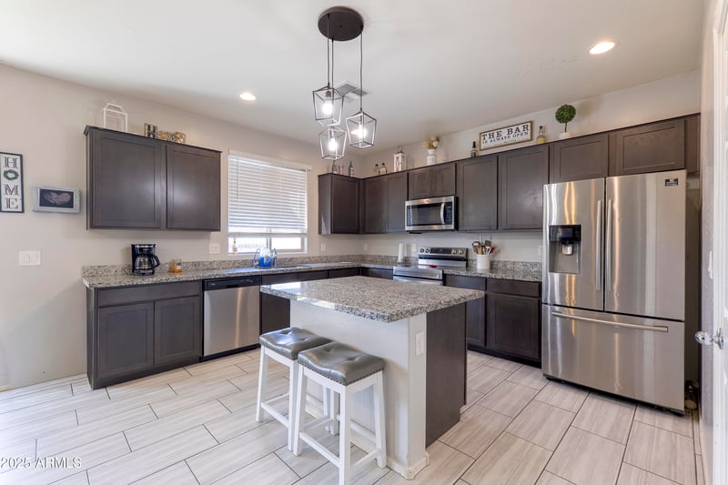 9158 98th Dr, Peoria, AZ 85345