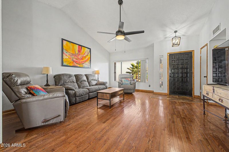 916 E Bluefield Ave, Phoenix, AZ 85022