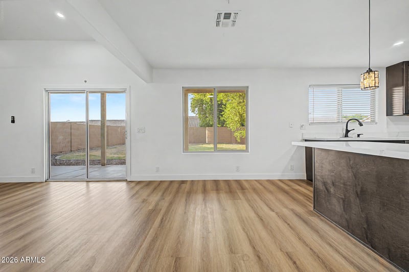 916 Harwell Rd, Phoenix, AZ 85042