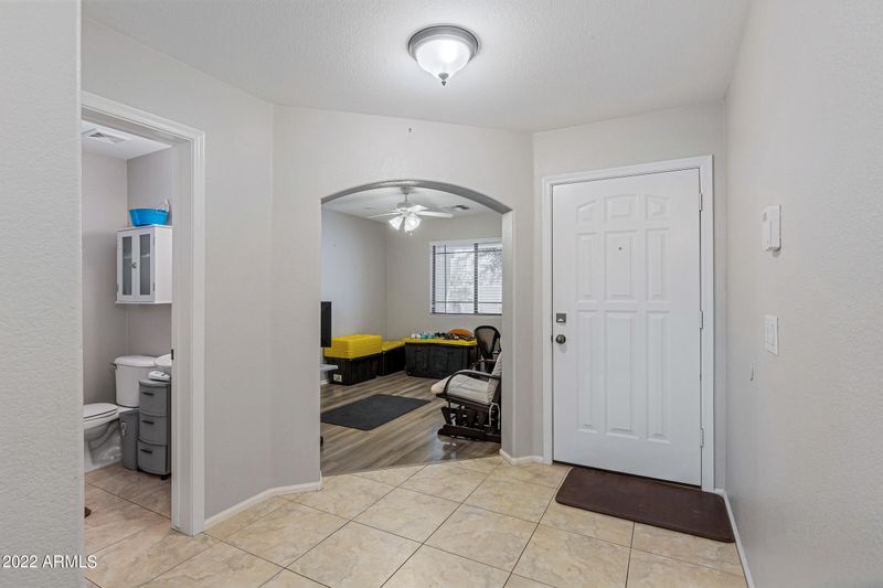 916 E Palomino Way, San Tan Valley, AZ 85143