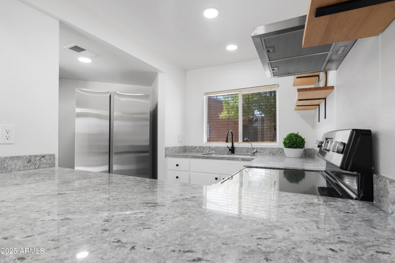 916 Melody Ln, Tempe, AZ 85281