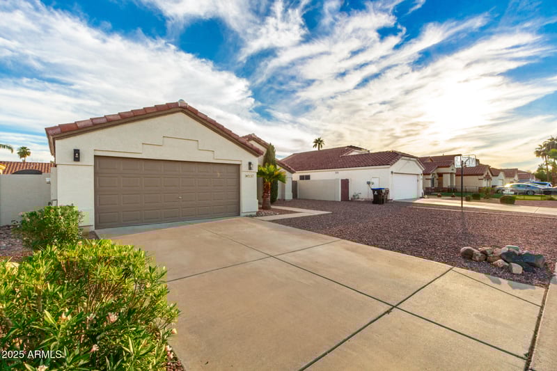 9167 Michelle Dr, Peoria, AZ 85382