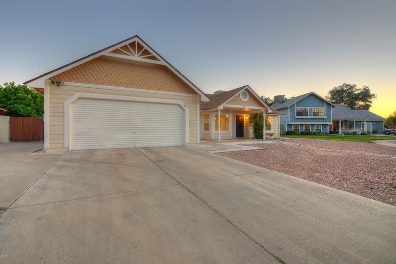 917 E Kerry Ln, Phoenix, AZ 85024