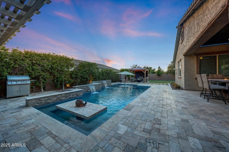 9181 Robin Ln, Peoria, AZ 85383