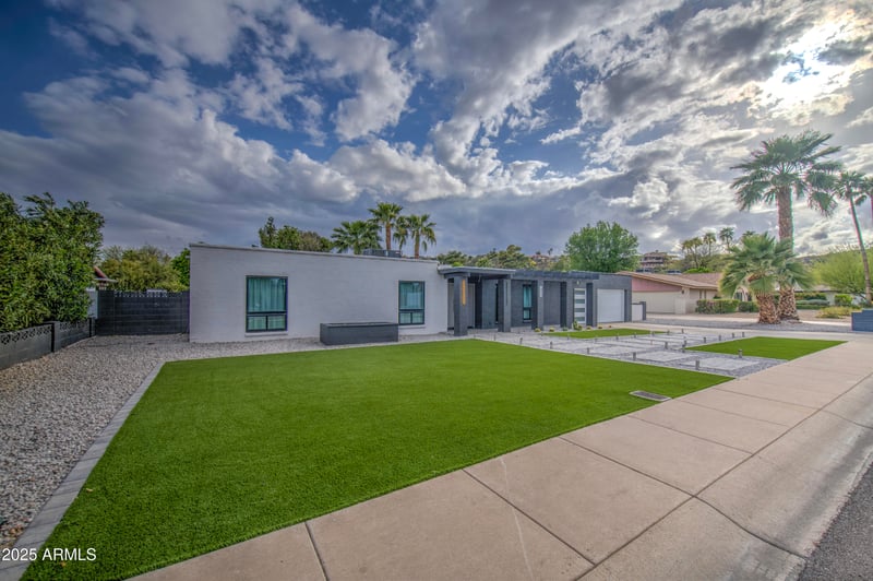 919 Port Royale Ln, Phoenix, AZ 85023