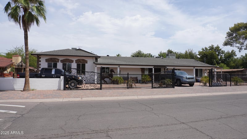 920 Tamarisk St, Phoenix, AZ 85041