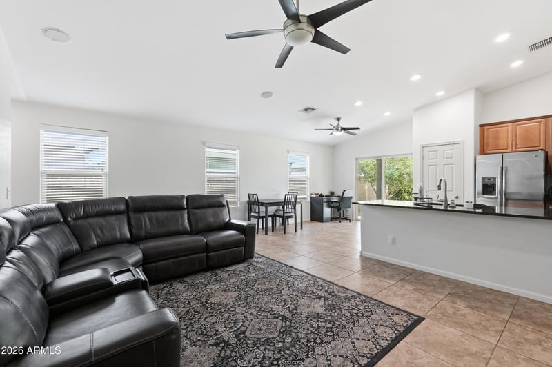 920 Lowell Dr, San Tan Valley, AZ 85140