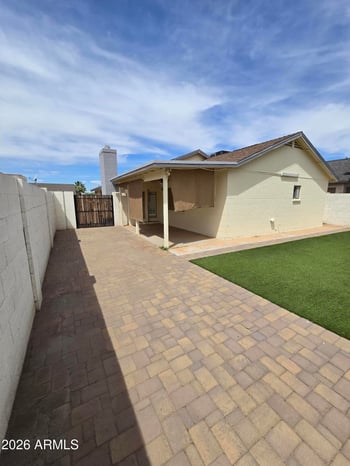 9201 70th Dr, Peoria, AZ 85345