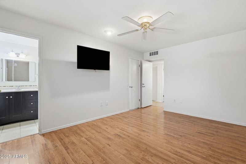 9201 Long Hills Dr, Sun City, AZ 85351