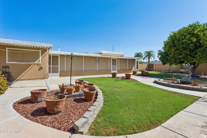 9201 W Elkhorn Dr, Sun City, AZ 85351