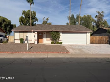 9203 63rd Dr, Glendale, AZ 85302