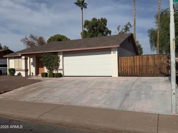 9203 63rd Dr, Glendale, AZ 85302