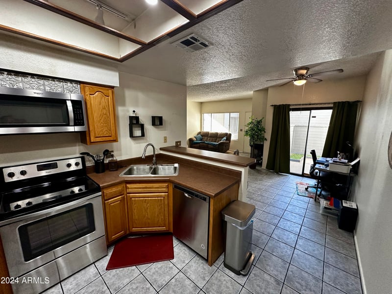 9209 59th Ave #105, Glendale, AZ 85302