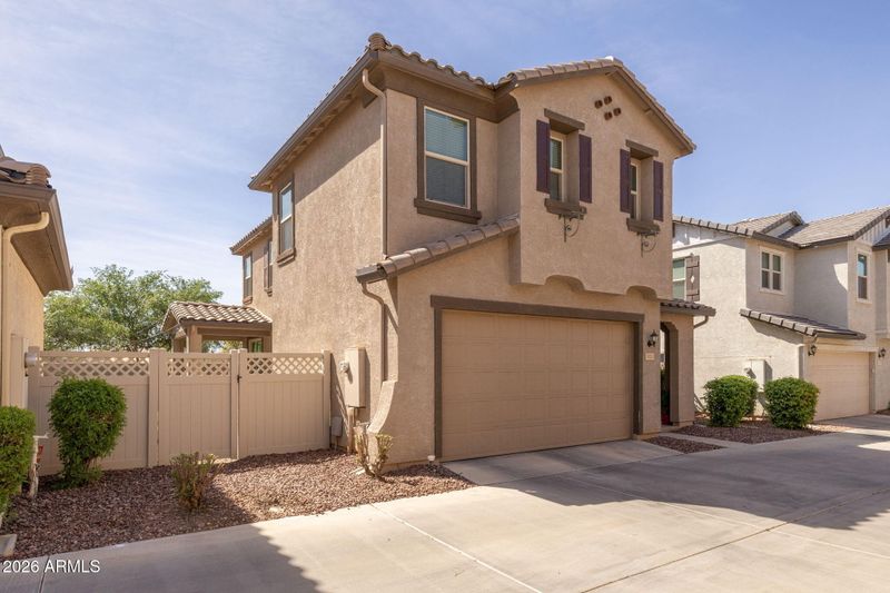921 S Swallow Ln, Gilbert, AZ 85296