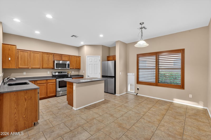 921 Dana Dr, San Tan Valley, AZ 85143