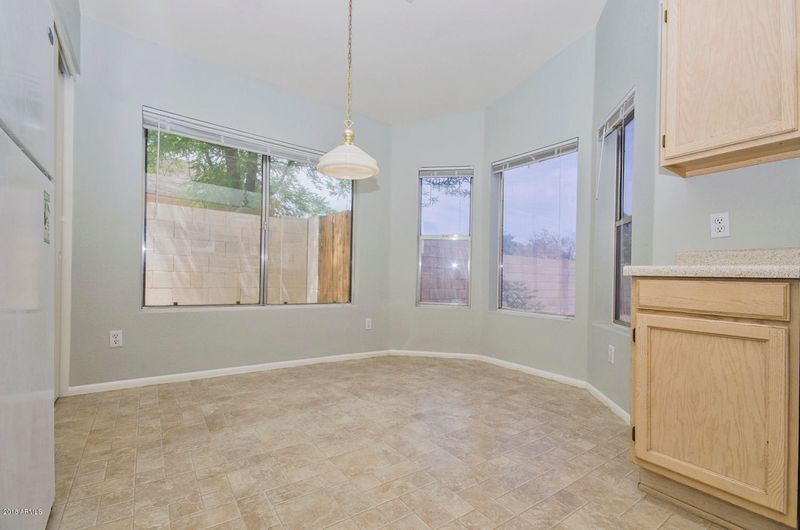 9213 N 70th Dr, Peoria, AZ 85345