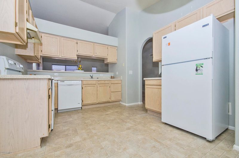 9213 N 70th Dr, Peoria, AZ 85345