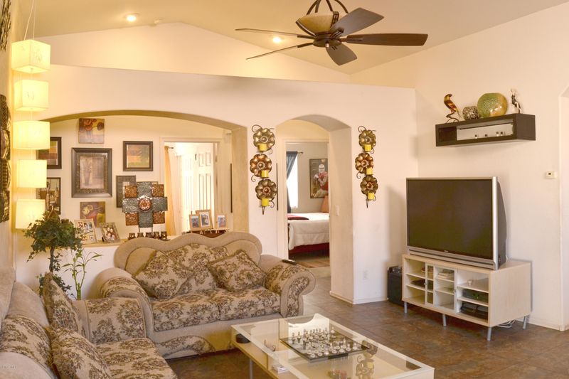 9217 W Serrano St, Phoenix, AZ 85037