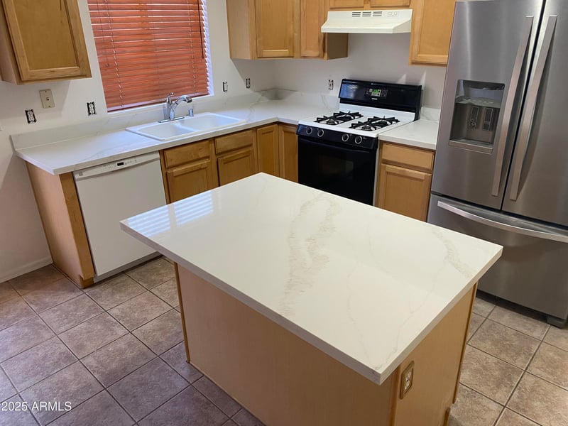 922 Blackhawk Dr, Phoenix, AZ 85024