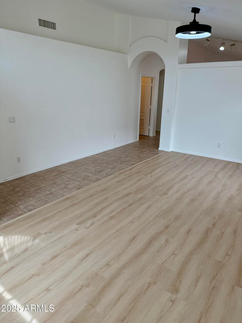 922 Blackhawk Dr, Phoenix, AZ 85024