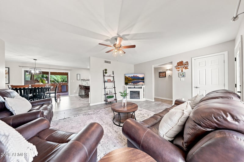 922 S Ember Cir, Mesa, AZ 85208