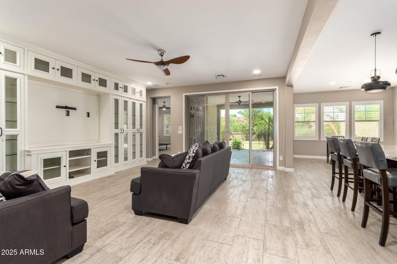 922 Yellowstone Way, Chandler, AZ 85248