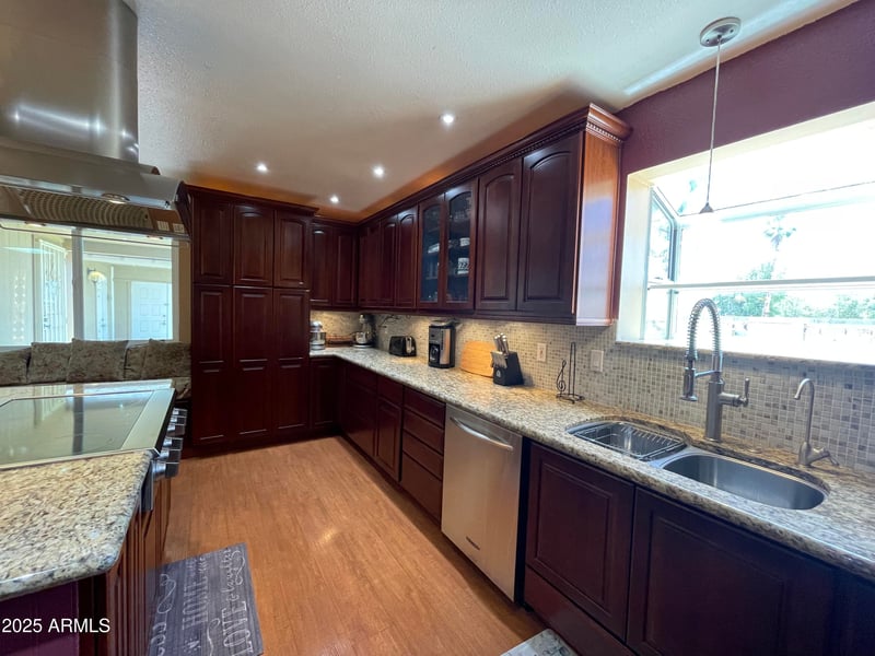 9221 48th Dr, Glendale, AZ 85302