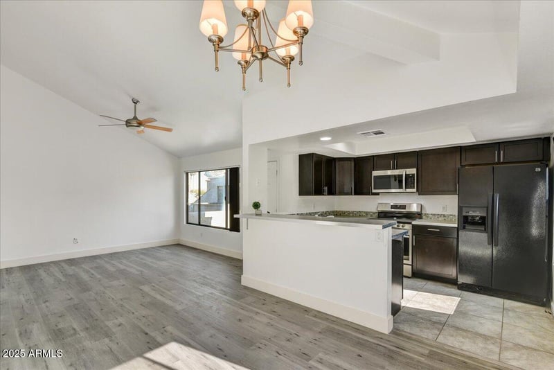 9221 N 59th Ave #218, Glendale, AZ 85302