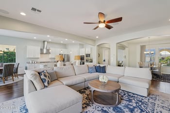 9228 Robin Ln, Peoria, AZ 85383