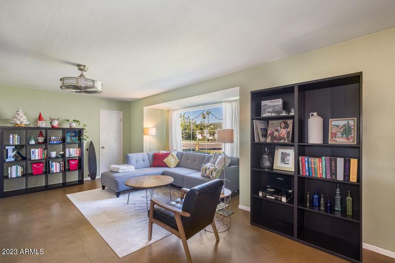 923 E Berridge Ln, Phoenix, AZ 85014
