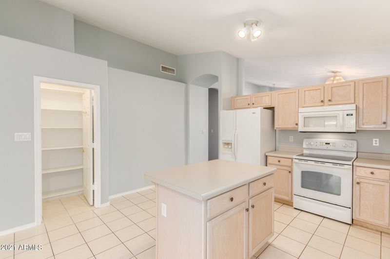 923 E Constitution Dr, Chandler, AZ 85225