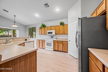 9231 Salter Dr, Peoria, AZ 85382