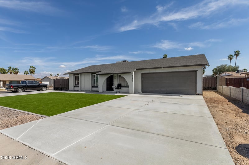 9235 74th Dr, Peoria, AZ 85345