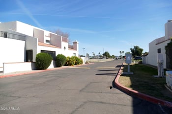 9238 47th Dr, Glendale, AZ 85302