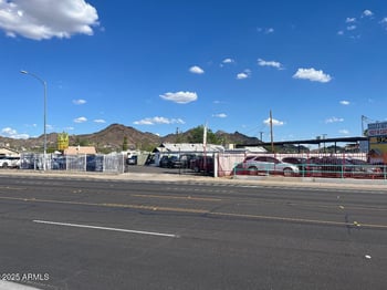 9239 Cave Creek Rd, Phoenix, AZ 85020