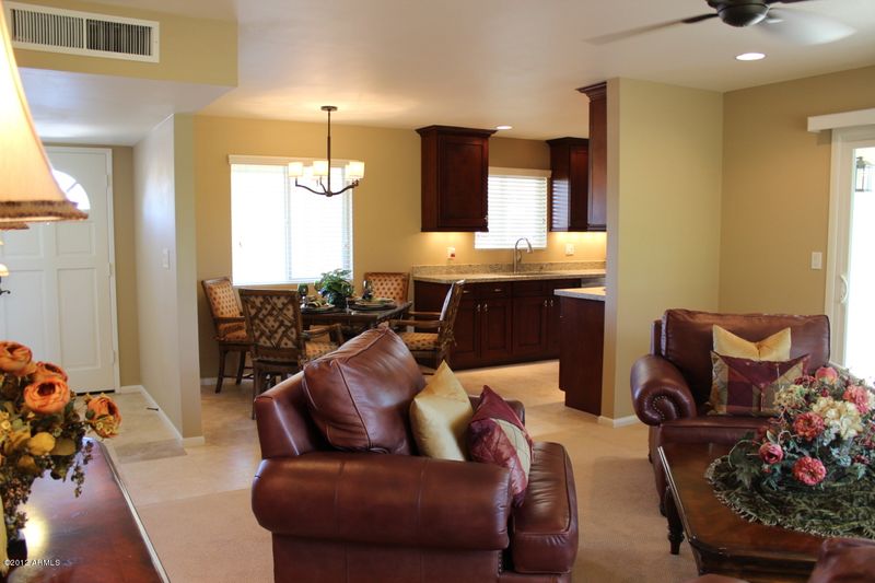 924 S Saranac Ave, Mesa, AZ 85208