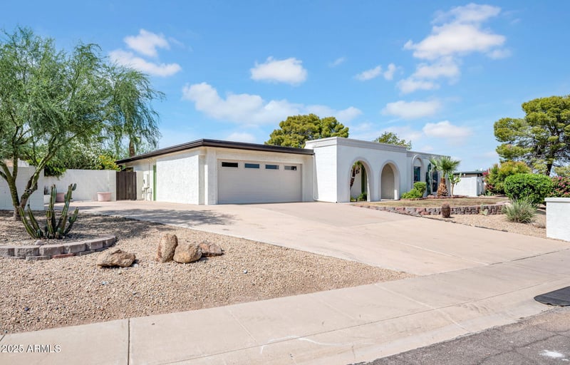 9240 32nd Pl, Phoenix, AZ 85028