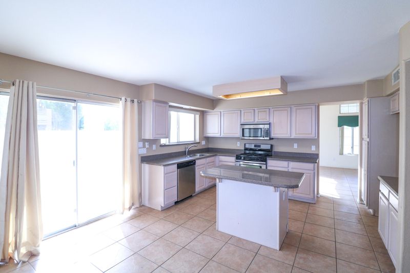 9241 W John Cabot Rd, Peoria, AZ 85382