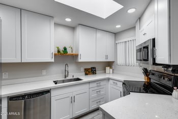 9242 47th Ct, Glendale, AZ 85302