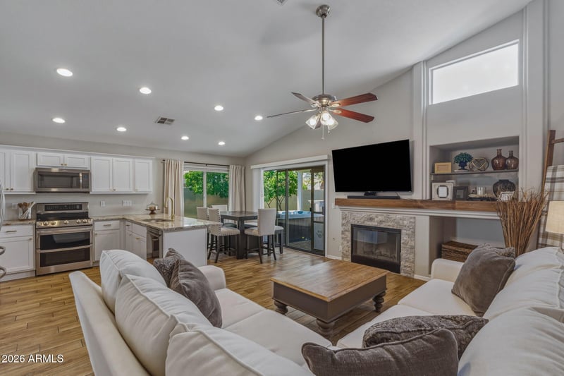 9242 Saint John Rd, Peoria, AZ 85382