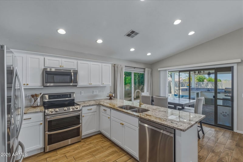 9242 Saint John Rd, Peoria, AZ 85382